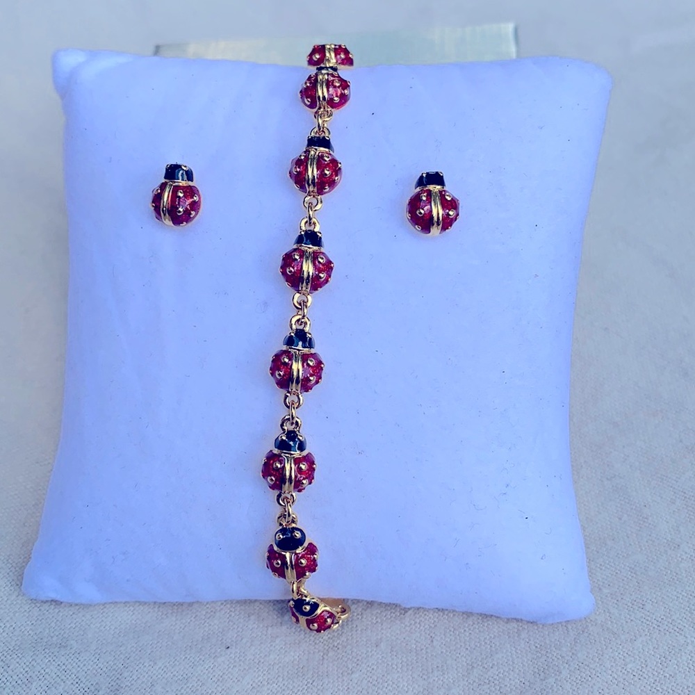 Joan rivers lady big earrings and bracelet